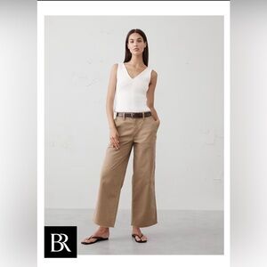 Banana Republic - Wide-Leg High-Rise Cropped Chino LIKE NEW Airforce
Khaki